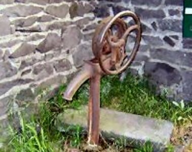 La pompe à eau du quartier de la Motte